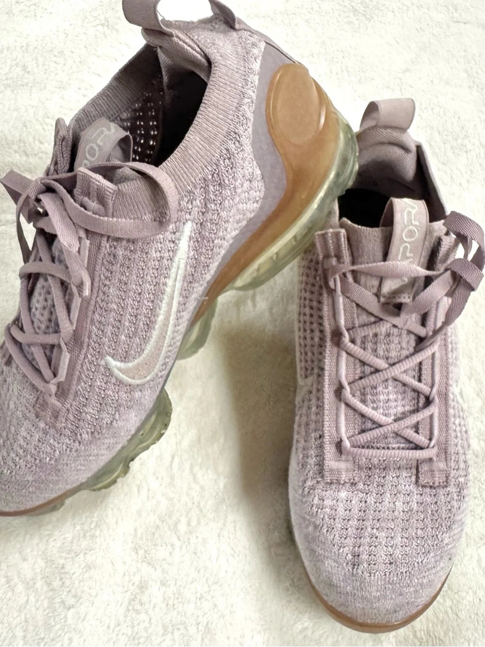 Nike Women's Flyknit Air Cushion Sneaker - Light Lavender